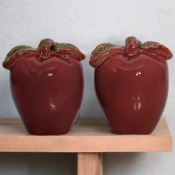 Salt Pepper Shakers Ceramic Apples Rustic Autumn Harvest Artisan Hand Painted - Picture 1 of 15